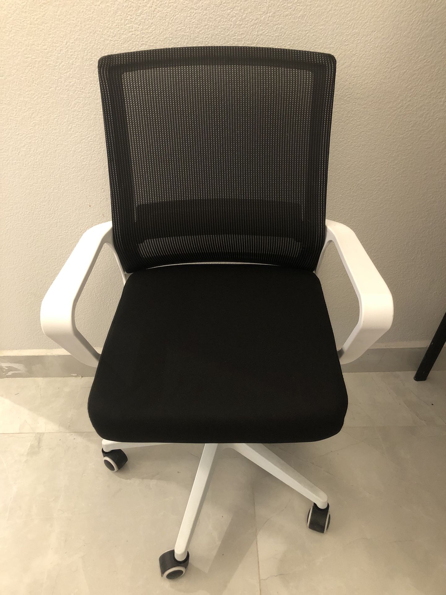 White/black Office Chairs