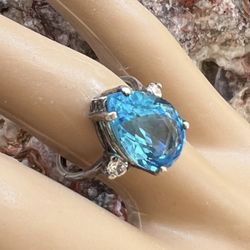  💎 14K W/Gold Blue Topaz Teardrop Ring