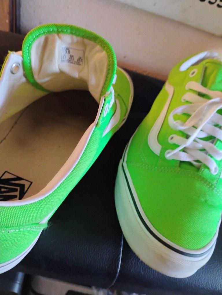 Vans Classic Shoes Size 10 Brand New
