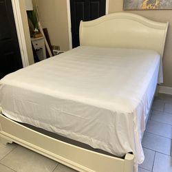 Queen Bed With Mattress And Box Spring 