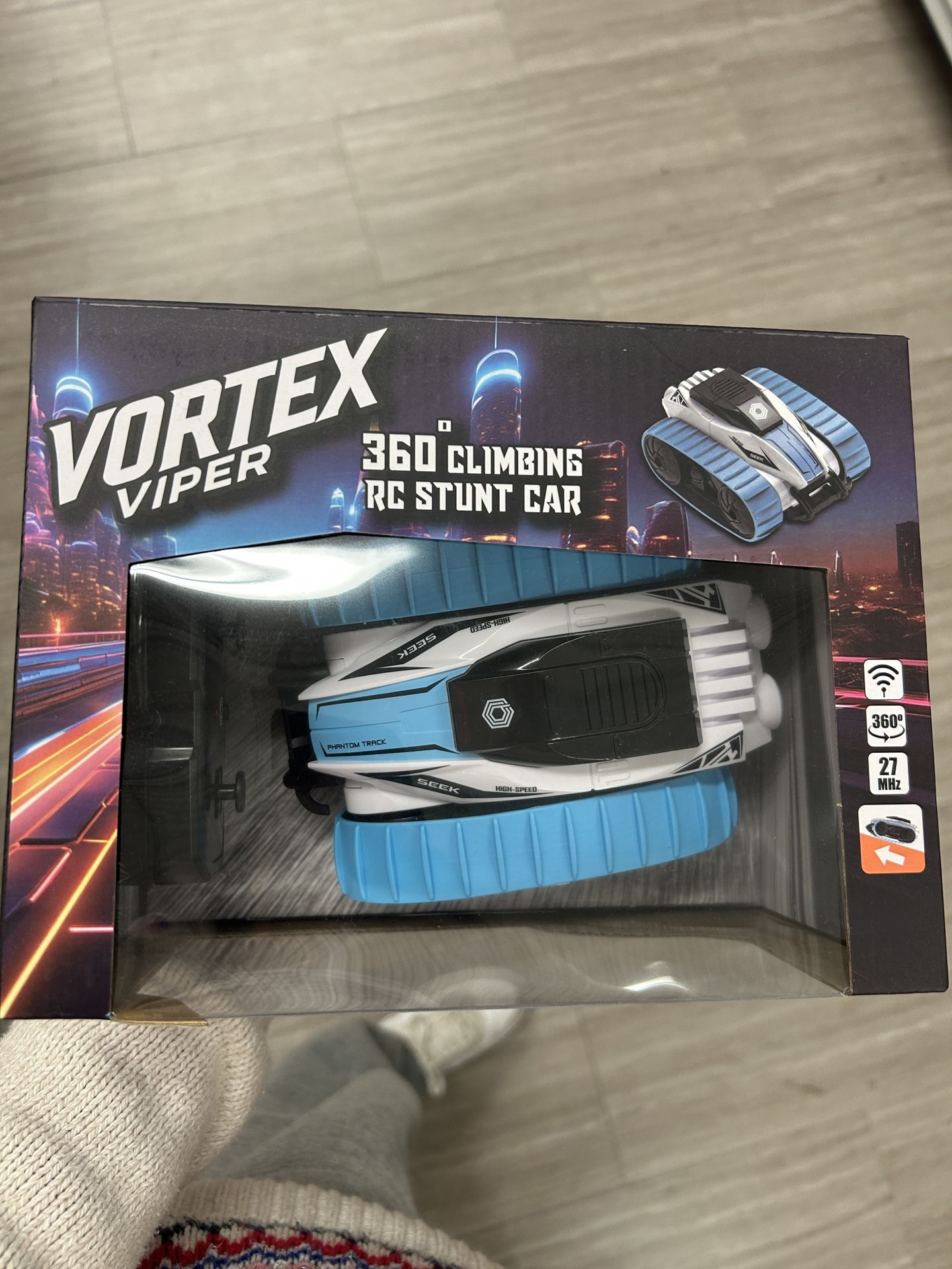 NWT Viper 360 Climbing RC Stunt Car