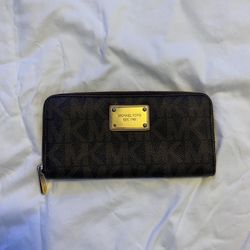 Micheal Khors wallet