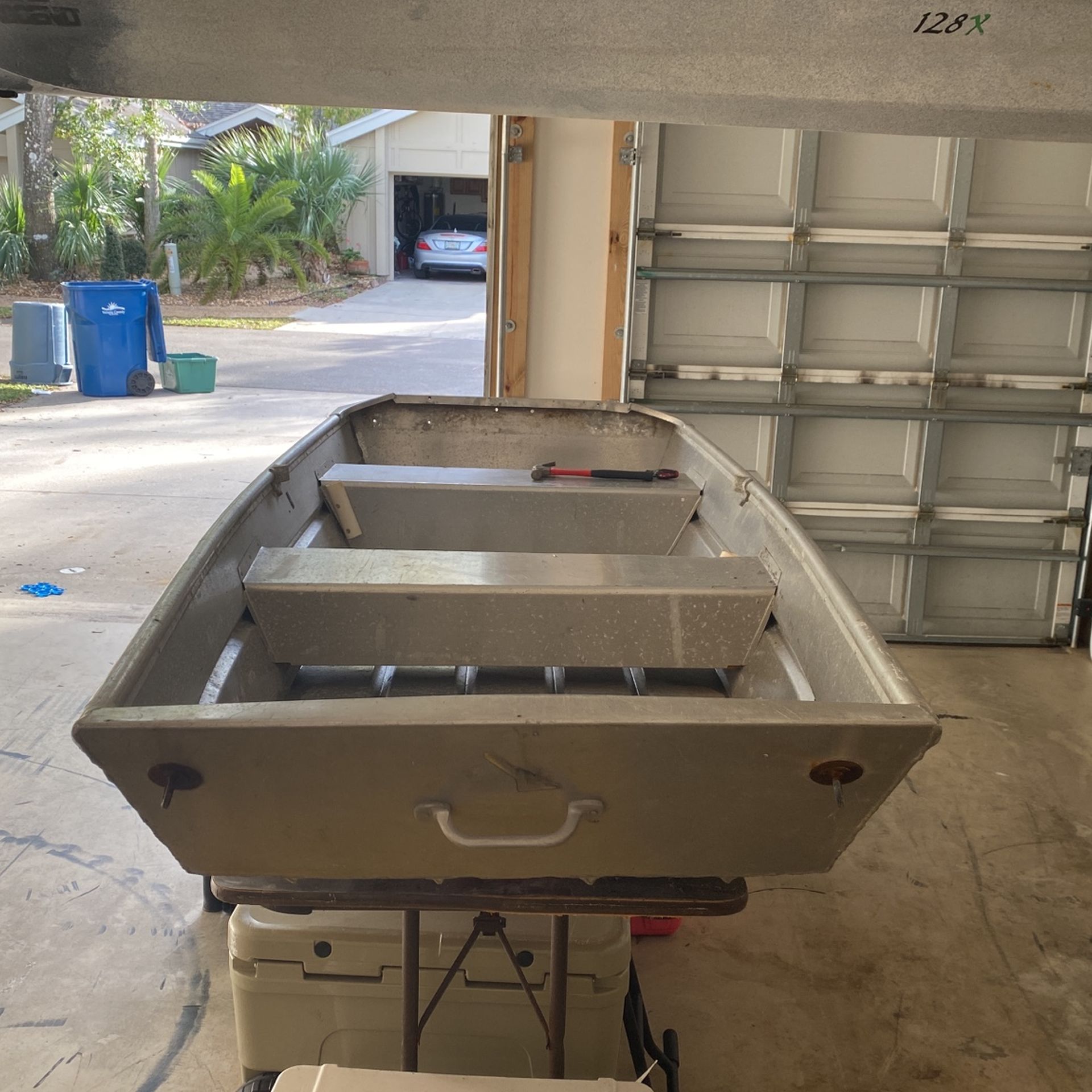 10 foot John boat no leaks title in hand