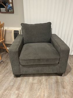 Comfortable Fabric Arm Chair Sherman Oaks Moving sale