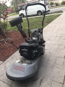 Vendo máquina con tanque de propano para limpiar pisos