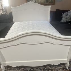 Beutiful White Full Bed With Good Mattress Set