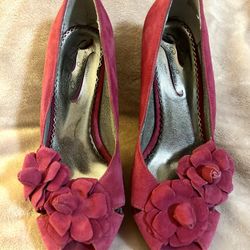 Gorgeous Poetic License Suede Heels Size 7