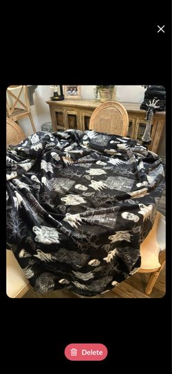 XL Double-Sided Plush Halloween Blanket – 87” (7.25 ft) 👻