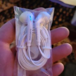 SAMSUNG HEADPHONES 