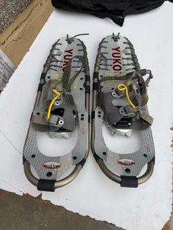 Yukon Charlie's Mountain Profile Snowshoes Series 825 Winter Snow Walking & Bag