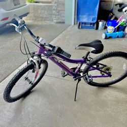 Girls 24” 21 Speed Diamondback Bike/Bicycle