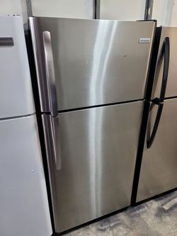 Frigidaire Stainless Steel 18cu Ft Apartment Size Top Freezer Refrigerator 30" Wide