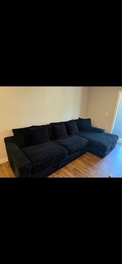 can negotiate price Black Sectional Couch(can negotiate price)