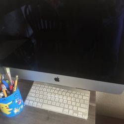 2011 Apple IMac w/ Keyboard & Magic Mouse