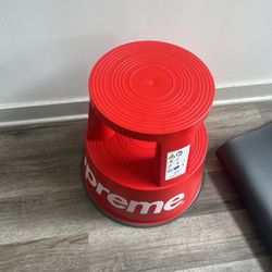 Supreme Stool