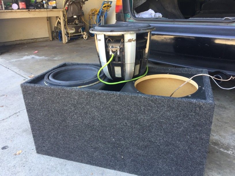 2-12" Subwoofer Absolute EVW-3000.    Absolute USA