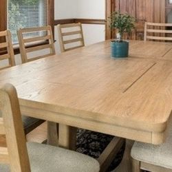 Rencott Dining Table 