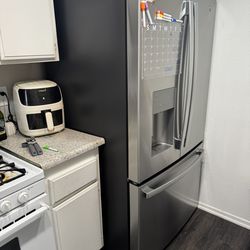 GE ENERGY STAR 25.7 CU. FT. FINGERPRINT RESISTANT FRENCH-DOOR REFRIGERATOR