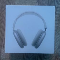 Grey AirPod Maxes 