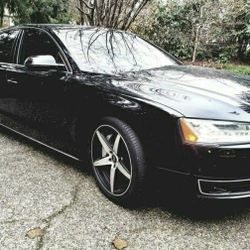 2015 Audi A8L, 4.0, AWD. Full Options!