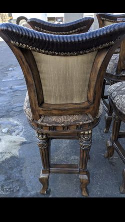 Bar stools looking for something like this pay $$$$$ let me know thanks