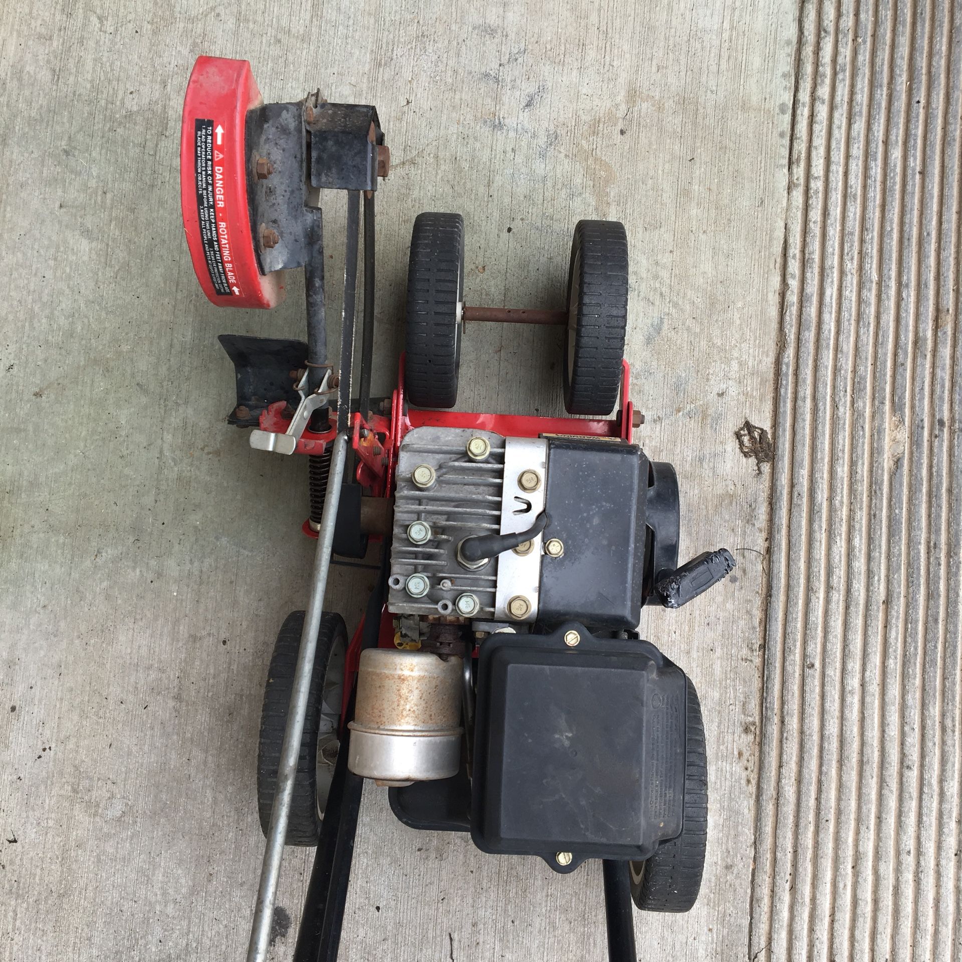 MTD Yard Machines 3.5 HP Edger for Sale in Riverside, CA OfferUp