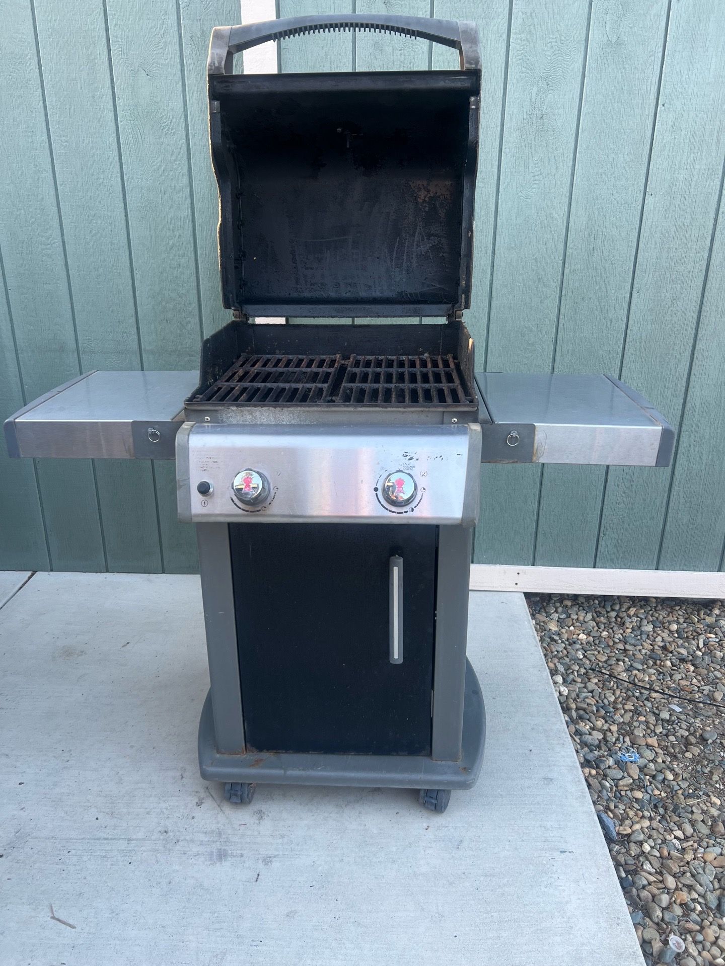 Weber barbecue dual burner 24" x 15" cooking surface great condition