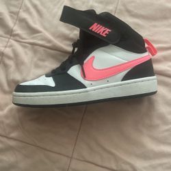 Bug Kids Nike Size 3.5