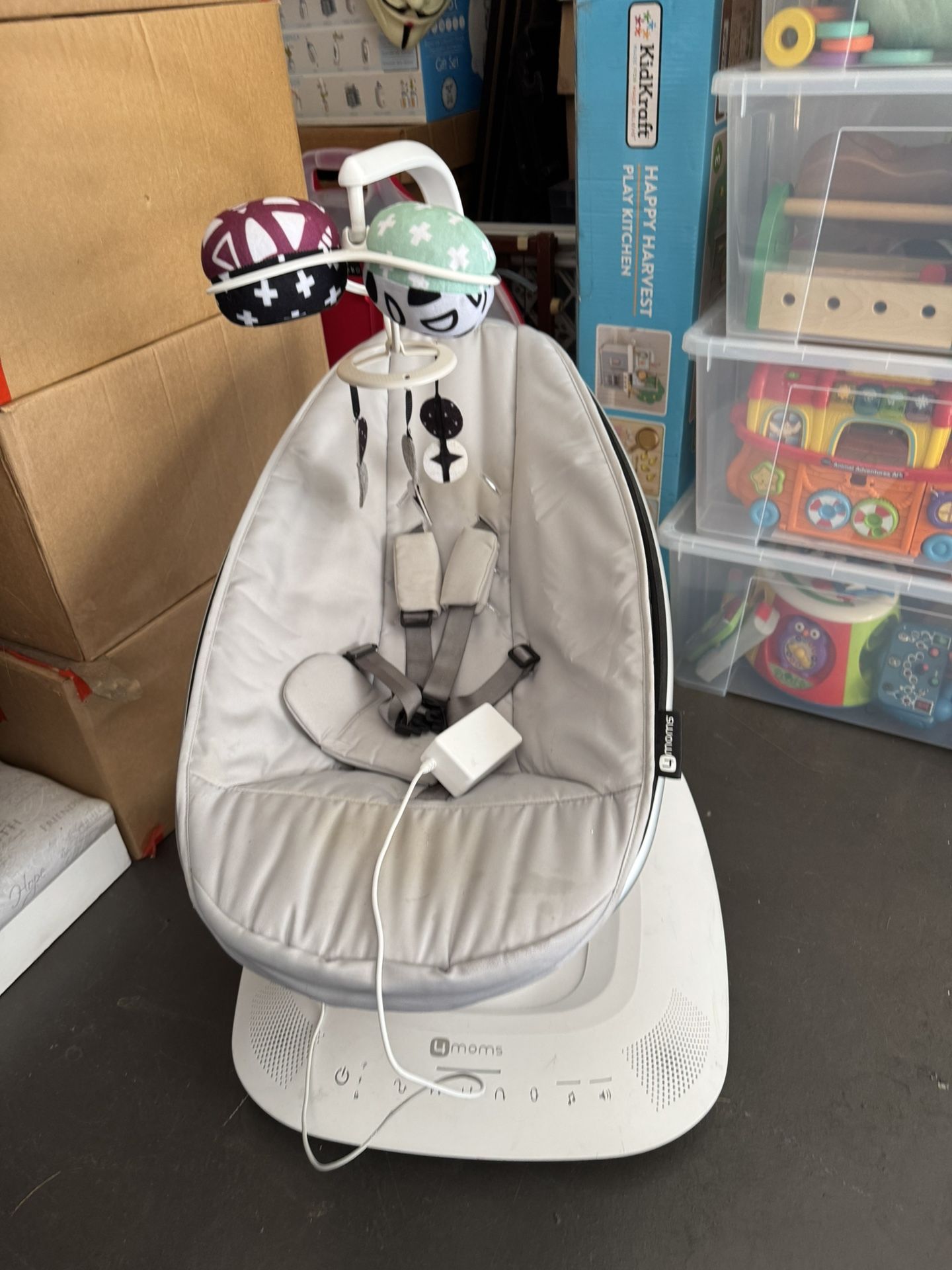 4moms mamaRoo multi-motion baby swing