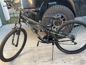 Mongoose Men's Standoff 26" Mountain Bike - Black