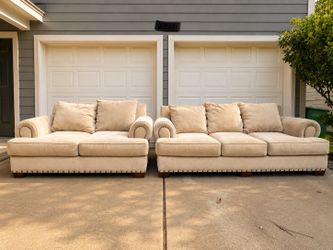 High-End Beige Sofa Set 🛋️ Oversized Deep Seating – NEGOTIABLE