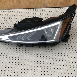 Hyundai Elantra Headlight