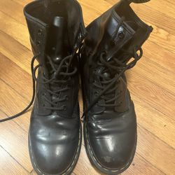 Doc Marten Air Walk Women’s 8