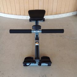 Seated back rowing exercise machine. Multiple levels of resistance, comes with built in clock, timer and counter.