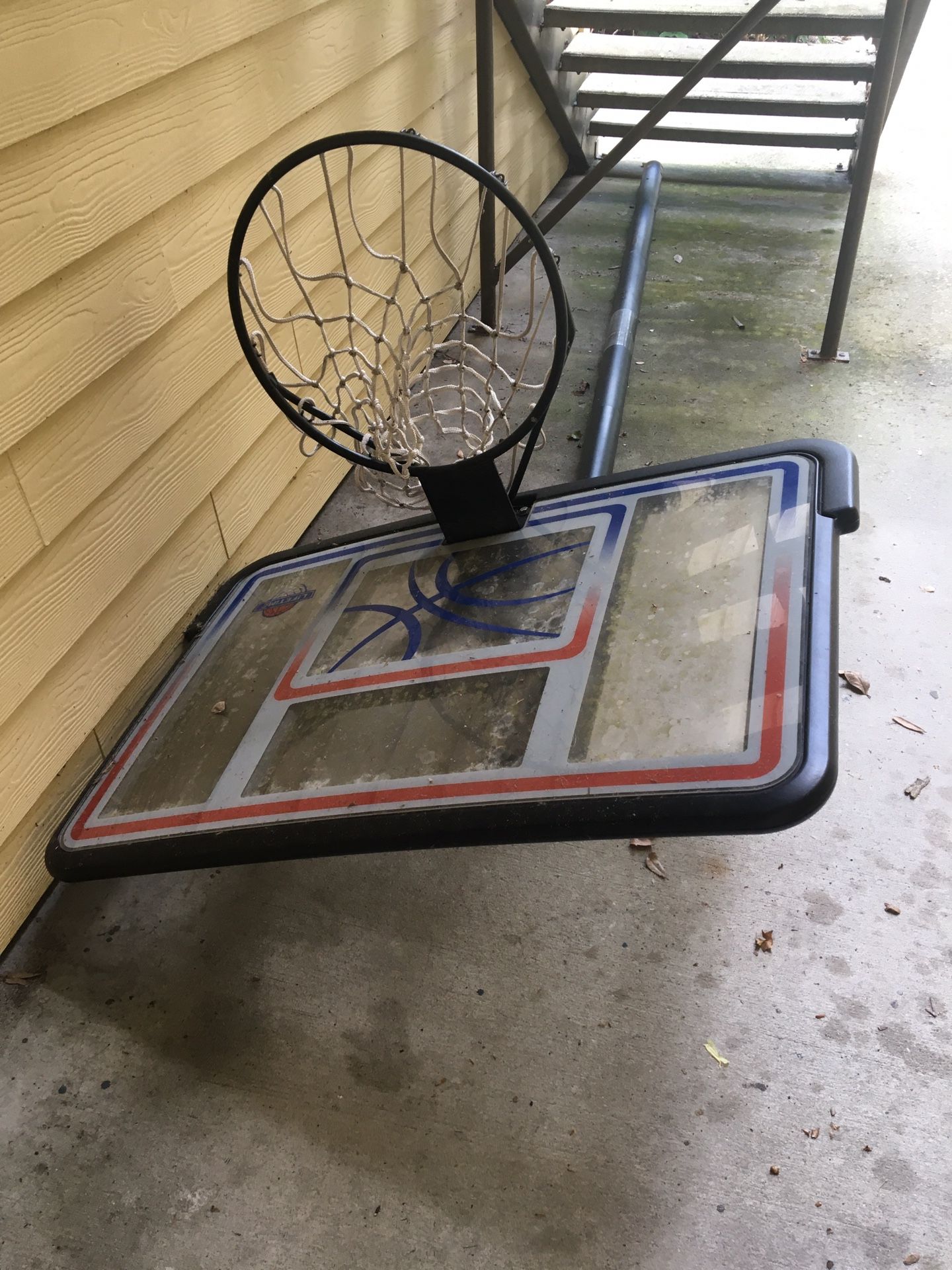 Basketball hoop