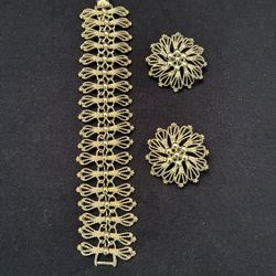 Gold Tone Bracelet And Clip On Earrings