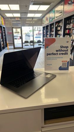 MacBook 15 inch 2018 16Ram i7 tb