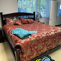 King size Mattress And Pinewood Frame 🚚