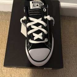 New In Box Converse Boys Low Top Shoe