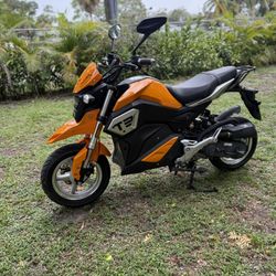 50 Cc Scooter In Mint Condition Very Low Miles And New Parts