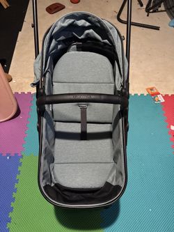 Mompush Bassinet Stroller / Luxury Baby Stroller – Excellent Condition
