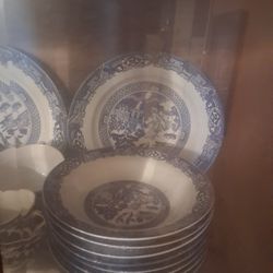 Antique Dinnling Set 