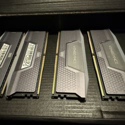 DDR5 (32 Gb x 4) 128 Gb