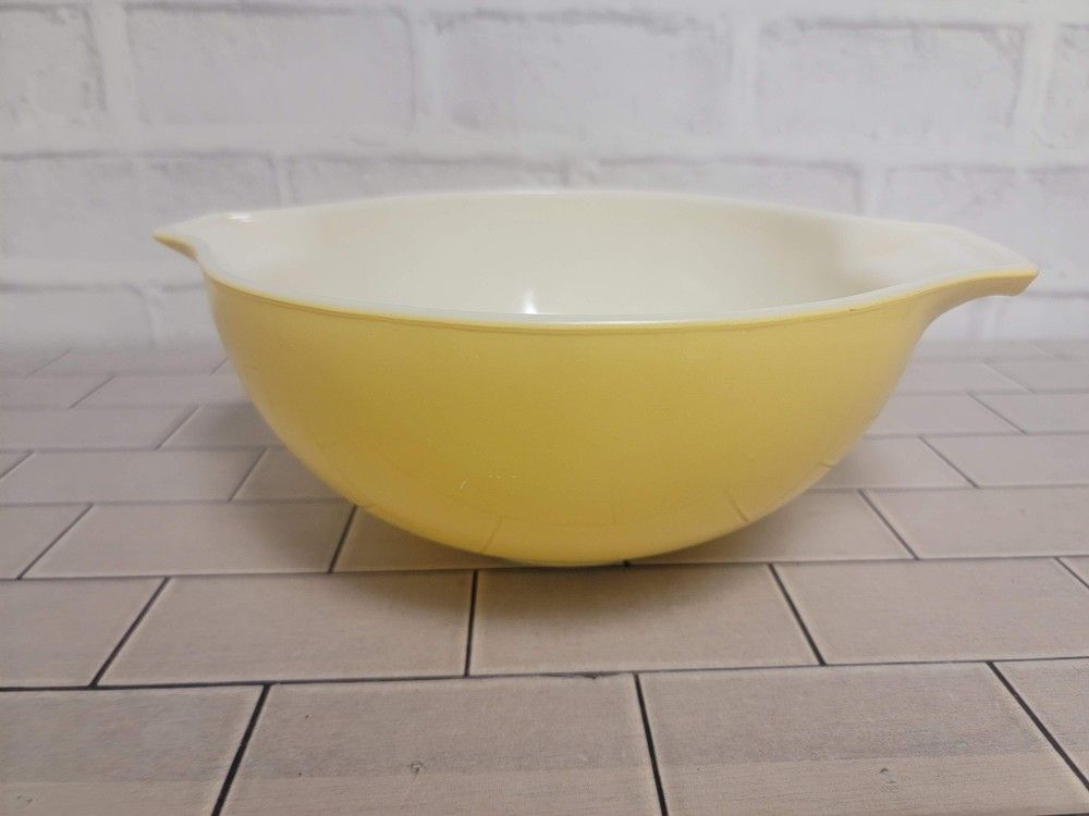 Pyrex Yellow Cinderella 2 1/2 QT Nesting Mixing Bowl 443 Sunflower Daisy Vintage