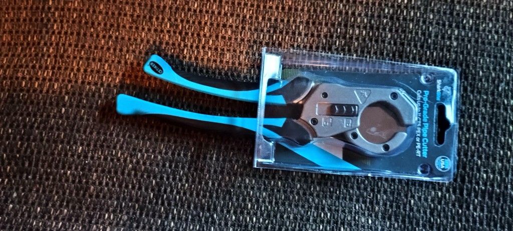SharkBite Pro 1/4 in. to 1 in. PEX Pipe Cutter