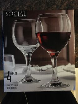 NEW SET/4. WINE GLASSES