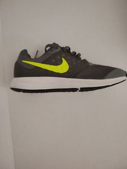 Nike Youth Size 5 1/2 New