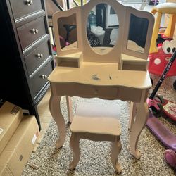 Girls Makeup Vanity