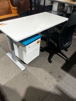 White sit stand