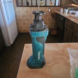 Makita 18V LXT Cordless Cut-Out Tool